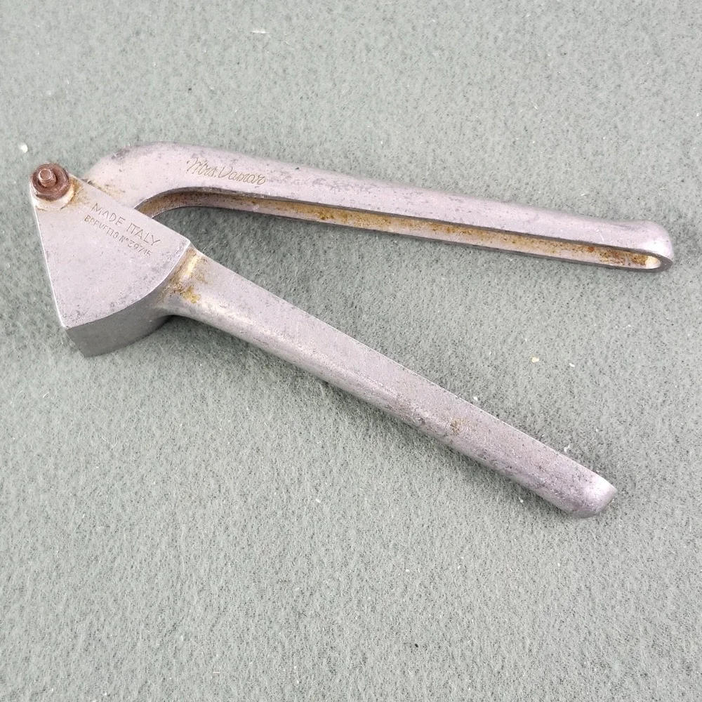 Vintage Mrs. Damar Brevetto No‎ 39715 Aluminum Garlic Press Made in Italy